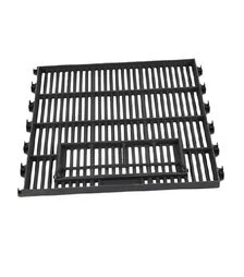 Чугунная решетка 600х600 мм с отверстием для удаления навоза