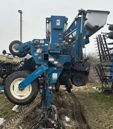 Сеялка пневматическая Kinze 3650, с маркерами, б/у