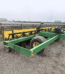 Сеялка вакуумная прицепная John Deere 1780 8-рядная, б/у