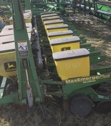 Сеялка пневматическая John Deere 1750 8-рядная, б/у