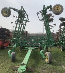Культиватор John Deere 2210, ширина 10,7 м, з котками, б/в