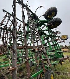 Культиватор John Deere 2210, 13,6 м, с пружинной бороной, б/у