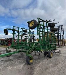 Культиватор John Deere 2210, 10,7 м, б/у, с катками