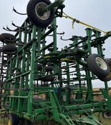 Культиватор John Deere 2210, 15,6 м, с пружинной бороной и катками, б/у