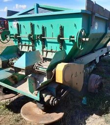 Розкидач добрив МТТ-4У, 2011 р.в, б/в