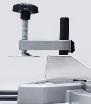 Пила торцовочная HECHT 813