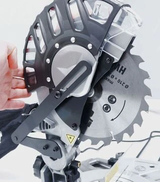 Пила торцовочная HECHT 813