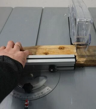 Дискова (циркулярна) пила настільна HECHT 8254