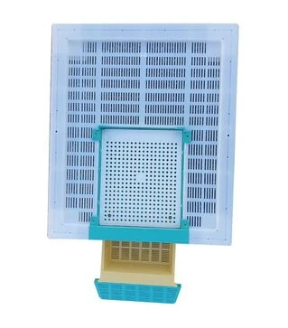 Дно сетчатое с пилосборником на 10-ти рамочный улей, пластик (DP0004ZE)