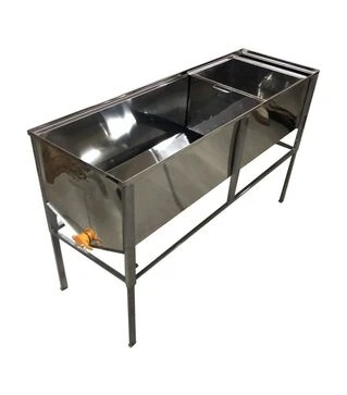 Стіл для розпечатування стільників 1,5 м, пластиковий кран (1631P)