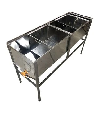 Стол для распечатки сот 1,5 м, две корзины, пластиковый кран (1636P)