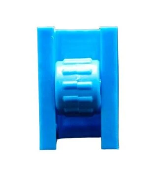 Зажим пластиковый для доильного аппарата.