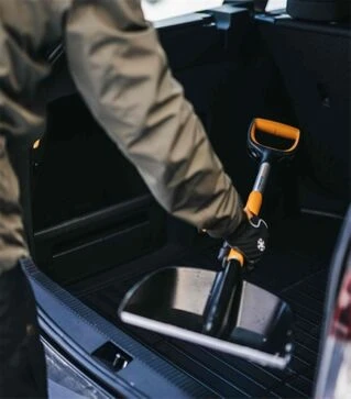 Лопата для снігу автомобільна Fiskars X-series (1057393)