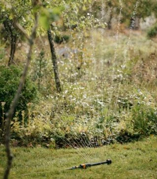 Ороситель осциллирующий Fiskars Solid S-M (1070835)