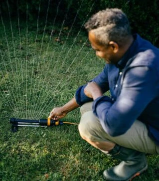 Ороситель осциллирующий Fiskars Solid S-M (1070835)