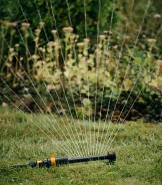 Ороситель осциллирующий Fiskars Solid S-M (1070835)