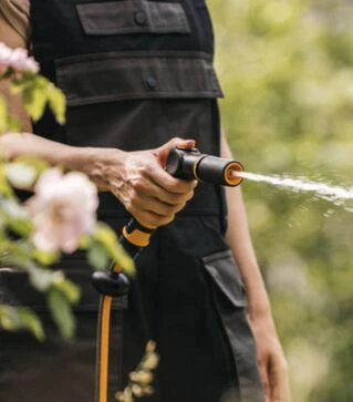 Пістолет-розпилювач регульований Fiskars + мультифункціональна насадка (1065494)