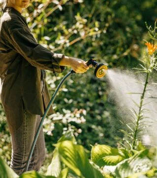 Пістолет-розпилювач регульований Fiskars + мультифункціональна насадка (1065494)