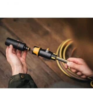 З'єднувач для шланга Fiskars 3/8", з клапаном (1027085)