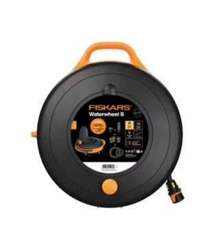 Шланг на катушке Fiskars S, 3/8", 15 м, с набором аксессуаров (1071660)