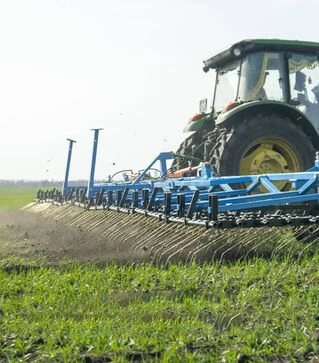 Борона дисково-пружинная AGROKALINA БП DEREX-3 с усиленной пружиной и измельчающим катком