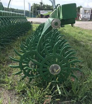 Борона ротаційна навісна John Deere 400, 4,5 м, диск &empty;520мм, б/в