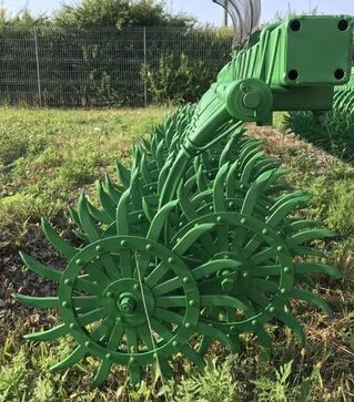 Борона ротационная навесная John Deere 400, 4,5 м, 54 диска &empty;520 мм, б/у