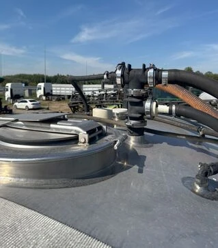 Самоходный опрыскиватель John Deere 4930, 2008 г.в., 12217 м/ч