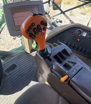 Самоходный опрыскиватель John Deere 4930, 2008 г.в., 12217 м/ч