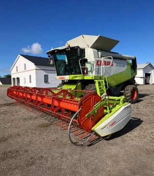 Зернозбиральний комбайн Claas Lexion 600 4WD, б/в