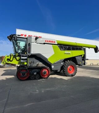 Зернозбиральний комбайн Claas Lexion 8900 TT