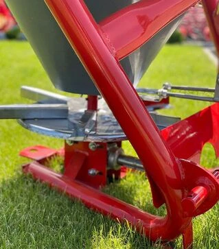 Разбрасыватель минеральных удобрений VINMET 200 л, пластик