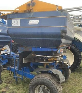 Розкидач добрив BOGBALLE M2 D, 4,2 м, 2016 р.в, б/в